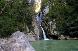 агурские водопады
